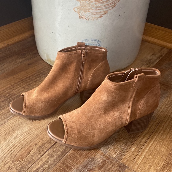 ALDO chesnut brown suede peep toe booties boots size 8 - Picture 1 of 9